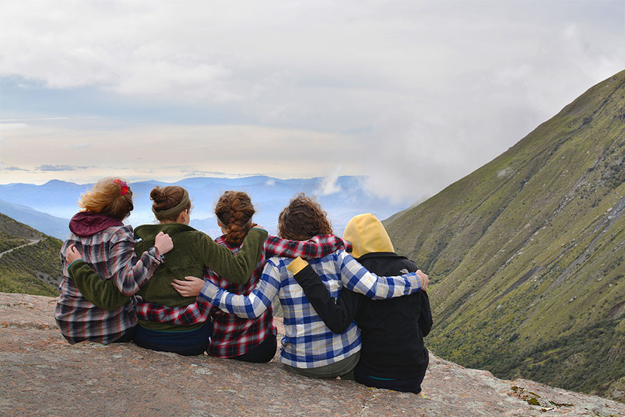 Bonding on the way to the top of Mount Tunari. (Photo: Rachel Brashear)