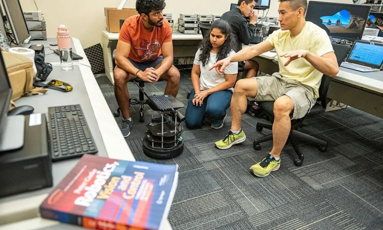 Students working together in a computer lab